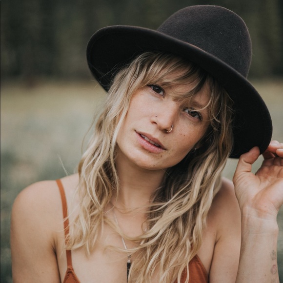 Meet your Posher, Tara - Picture 1 of 1